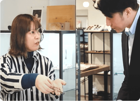 店員とお客様の写真